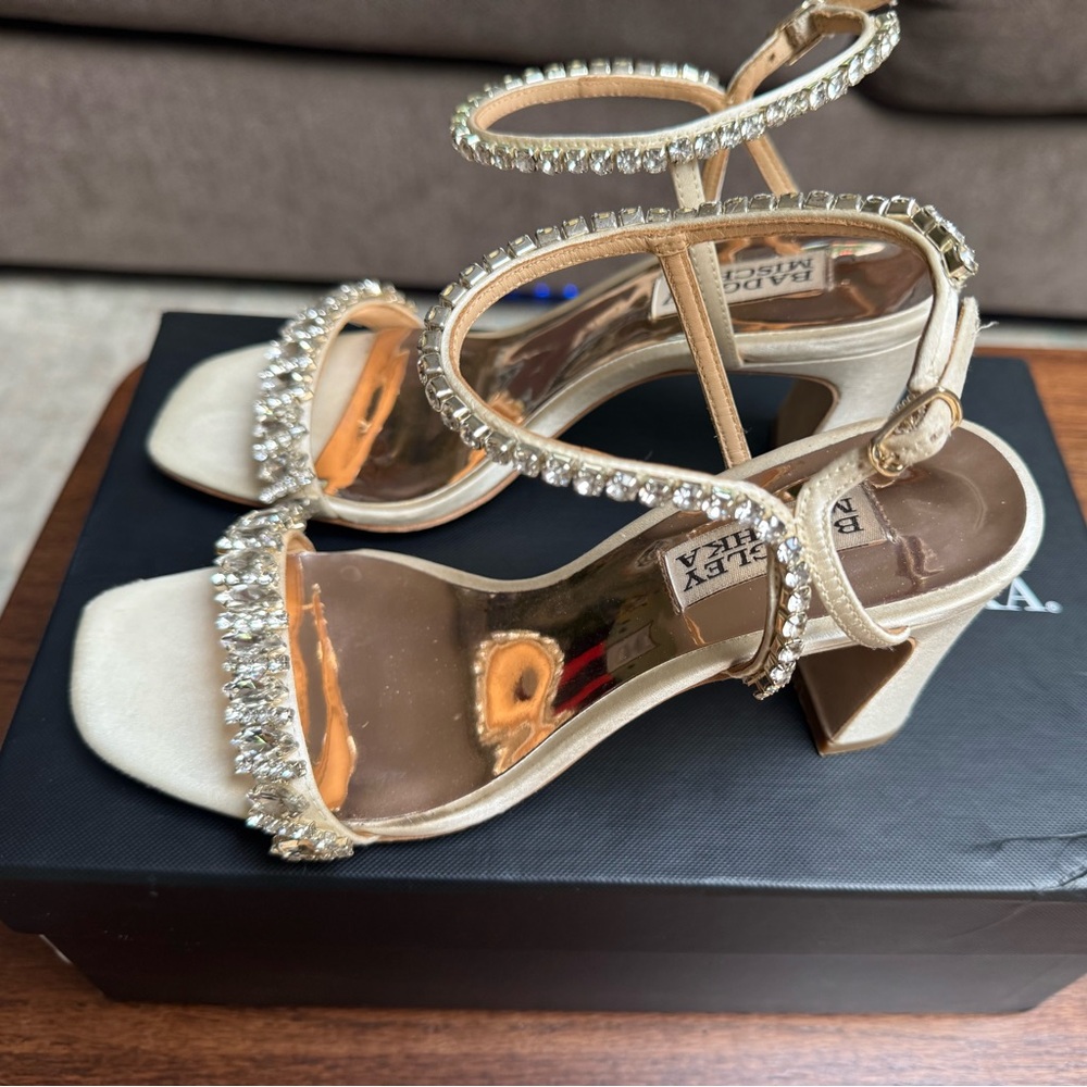 Badgley Mischka Marilee Jeweled Heels Women's Size 6 - Picture 2 of 8